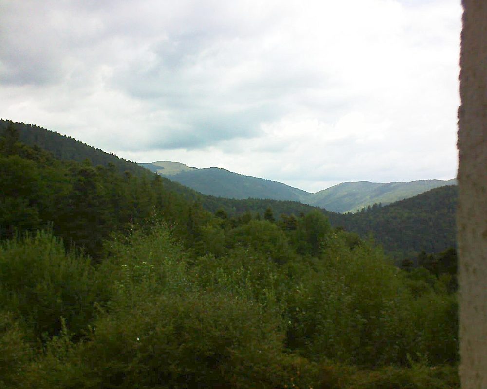 Le petit ballon vu depuis le Domaine Langmatt à Murbach le 15.08.2018 à 12:45 Le petit ballon (Alsace, Vosges) le 15.08.2018 à 12:45