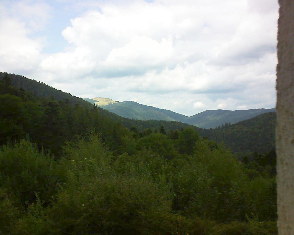 Le petit ballon vu depuis le Domaine Langmatt à Murbach le 15.08.2018 à 14:15 Le petit ballon (Alsace, Vosges) le 15.08.2018 à 14:15