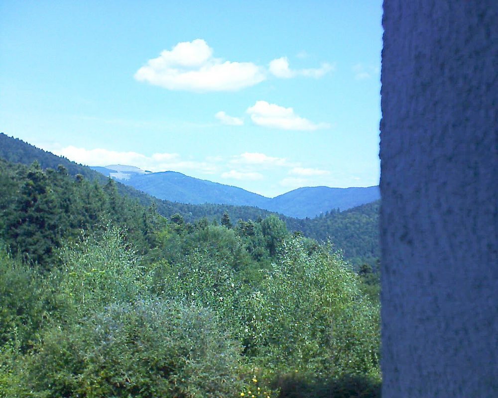 Le petit ballon vu depuis le Domaine Langmatt à Murbach le 20.08.2018 à 12:30 Le petit ballon (Alsace, Vosges) le 20.08.2018 à 12:30