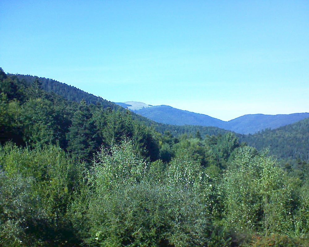 Le petit ballon vu depuis le Domaine Langmatt à Murbach le 25.09.2018 à 15:45 Le petit ballon (Alsace, Vosges) le 25.09.2018 à 15:45