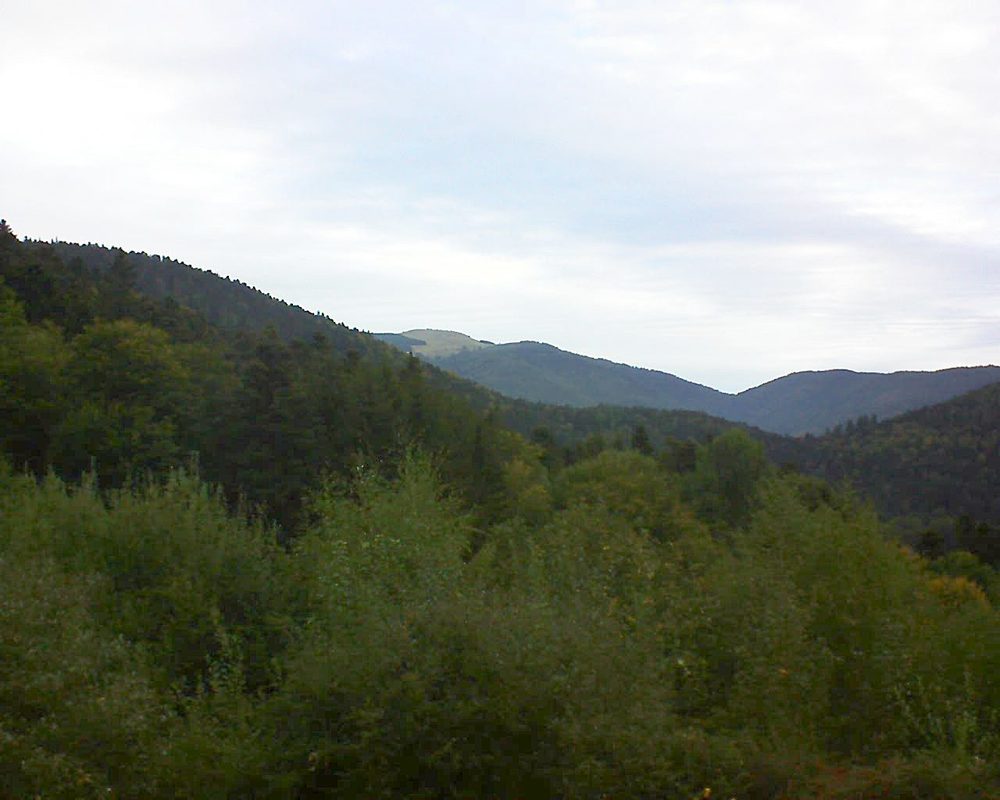 Le petit ballon vu depuis le Domaine Langmatt à Murbach le 02.10.2018 à 09:00 Le petit ballon (Alsace, Vosges) le 02.10.2018 à 09:00