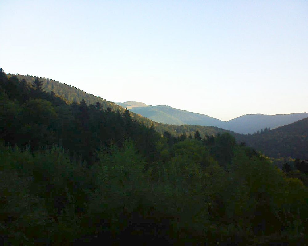 Le petit ballon vu depuis le Domaine Langmatt à Murbach le 05.10.2018 à 08:00 Le petit ballon (Alsace, Vosges) le 05.10.2018 à 08:00