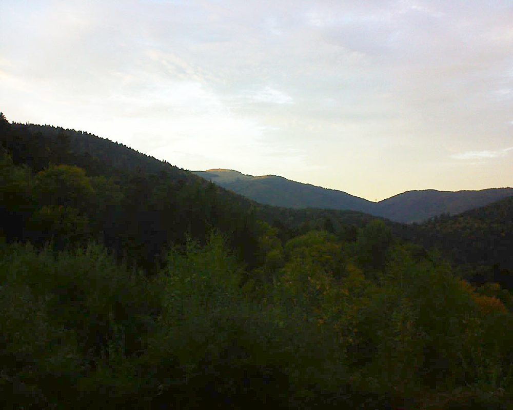 Le petit ballon vu depuis le Domaine Langmatt à Murbach le 06.10.2018 à 18:45 Le petit ballon (Alsace, Vosges) le 06.10.2018 à 18:45