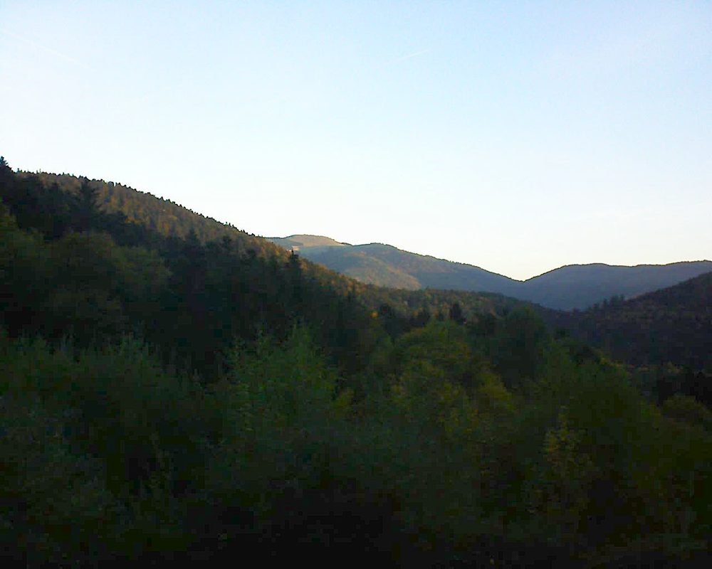 Le petit ballon vu depuis le Domaine Langmatt à Murbach le 13.10.2018 à 08:00 Le petit ballon (Alsace, Vosges) le 13.10.2018 à 08:00