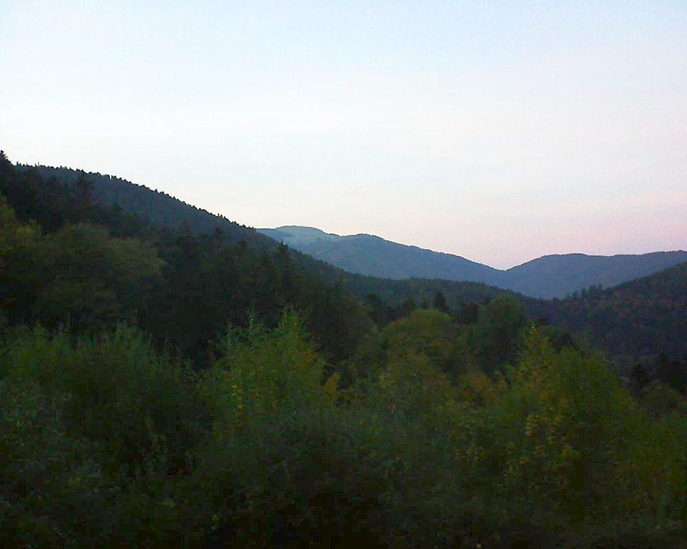 Le petit ballon vu depuis le Domaine Langmatt à Murbach le 17.10.2018 à 18:45 Le petit ballon (Alsace, Vosges) le 17.10.2018 à 18:45