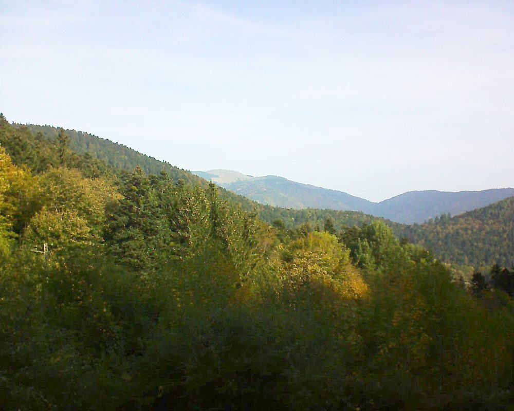 Le petit ballon vu depuis le Domaine Langmatt à Murbach le 18.10.2018 à 10:45 Le petit ballon (Alsace, Vosges) le 18.10.2018 à 10:45