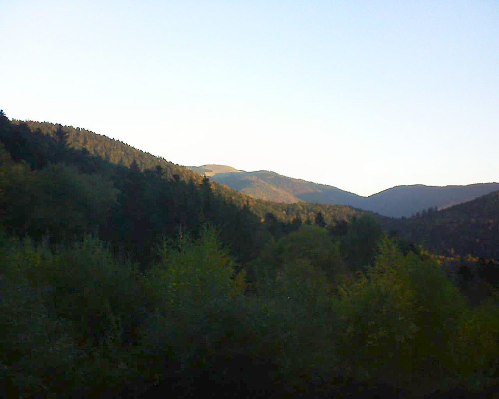 Le petit ballon vu depuis le Domaine Langmatt à Murbach le 22.10.2018 à 08:15 Le petit ballon (Alsace, Vosges) le 22.10.2018 à 08:15