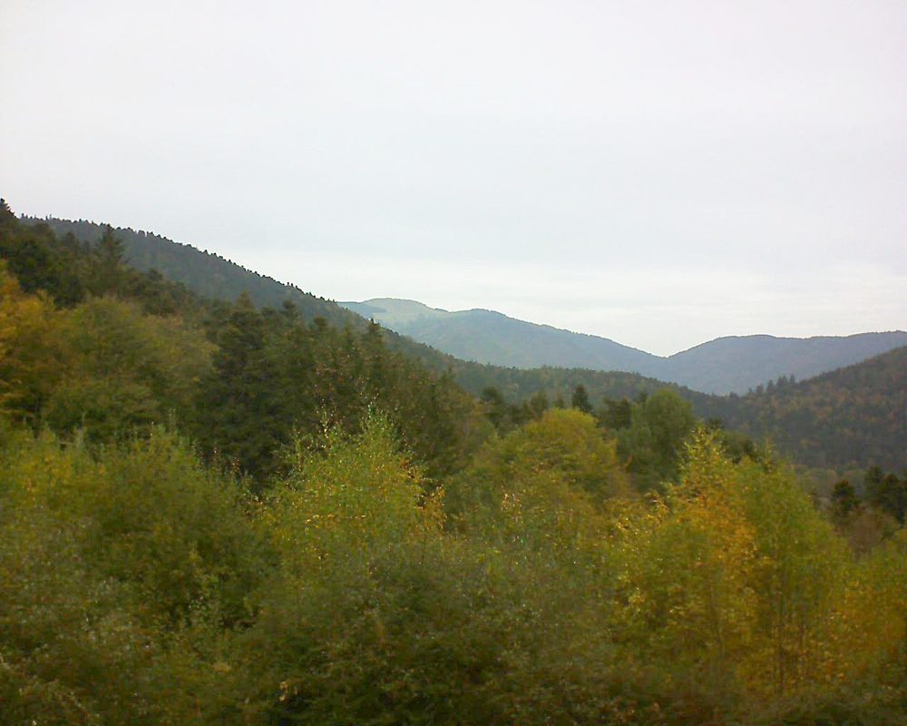 Le petit ballon vu depuis le Domaine Langmatt à Murbach le 23.10.2018 à 12:45 Le petit ballon (Alsace, Vosges) le 23.10.2018 à 12:45