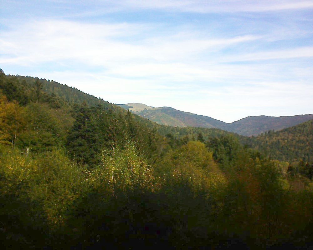 Le petit ballon vu depuis le Domaine Langmatt à Murbach le 25.10.2018 à 11:45 Le petit ballon (Alsace, Vosges) le 25.10.2018 à 11:45