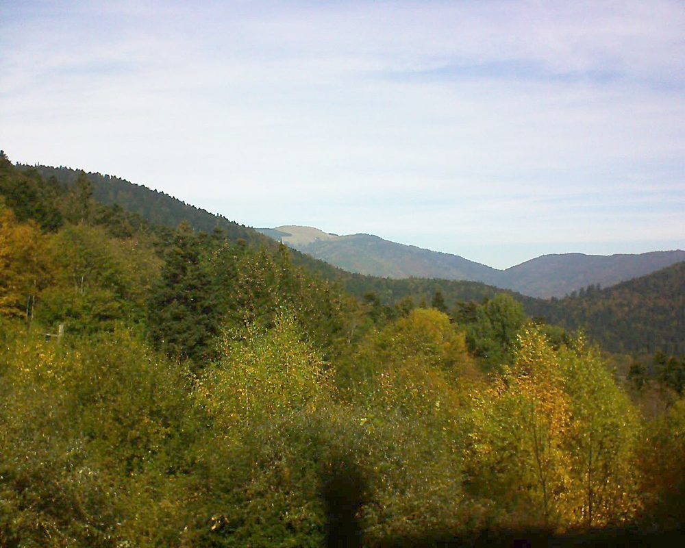 Le petit ballon vu depuis le Domaine Langmatt à Murbach le 26.10.2018 à 12:30 Le petit ballon (Alsace, Vosges) le 26.10.2018 à 12:30