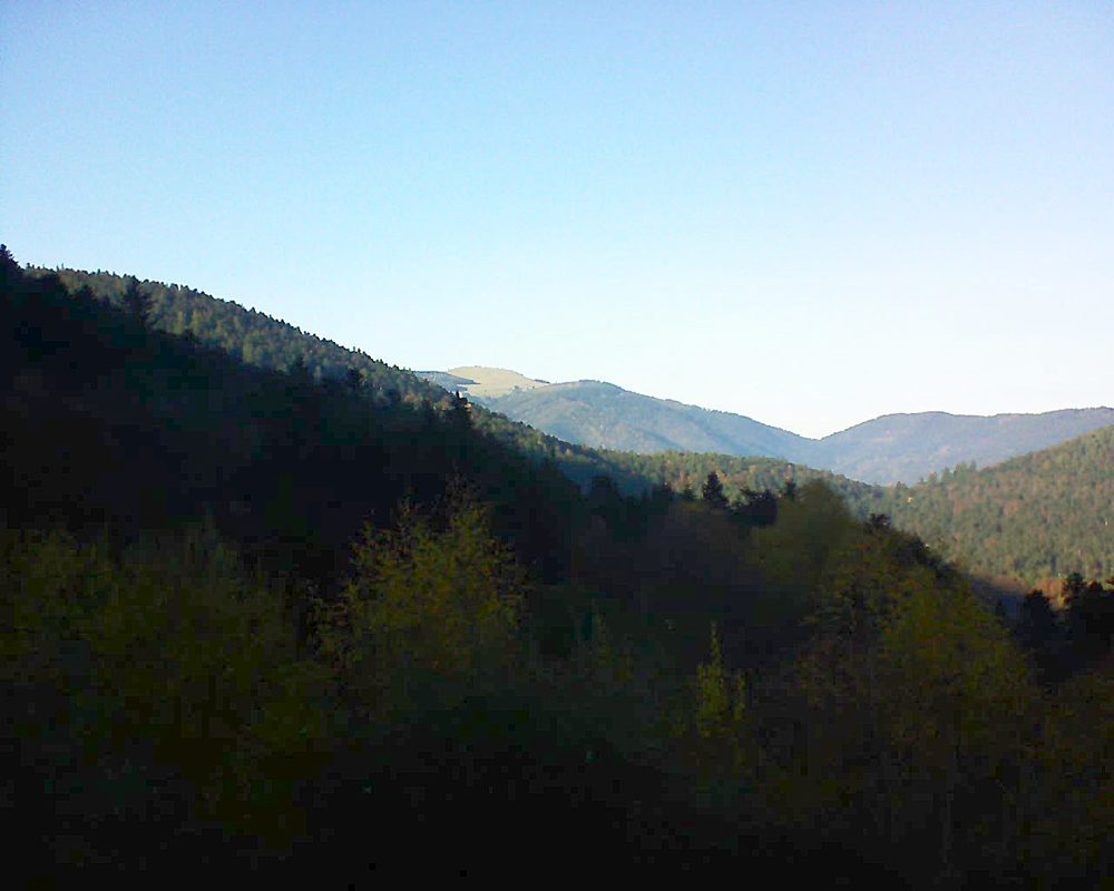 Le petit ballon vu depuis le Domaine Langmatt à Murbach le 14.11.2018 à 15:00 Le petit ballon (Alsace, Vosges) le 14.11.2018 à 15:00