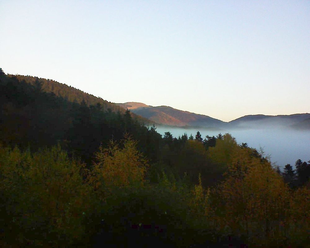 Le petit ballon vu depuis le Domaine Langmatt à Murbach le 15.11.2018 à 07:45 Le petit ballon (Alsace, Vosges) le 15.11.2018 à 07:45