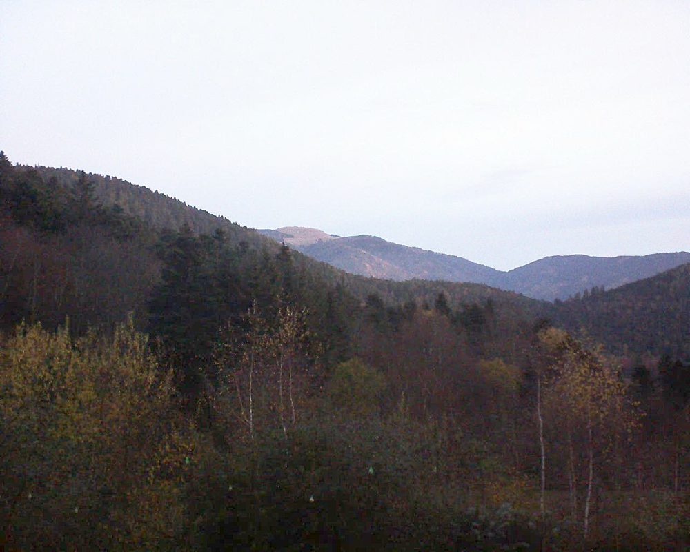 Le petit ballon vu depuis le Domaine Langmatt à Murbach le 29.11.2018 à 07:45 Le petit ballon (Alsace, Vosges) le 29.11.2018 à 07:45