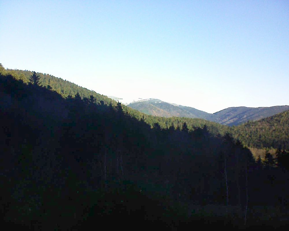 Le petit ballon vu depuis le Domaine Langmatt à Murbach le 11.12.2018 à 10:00 Le petit ballon (Alsace, Vosges) le 11.12.2018 à 10:00