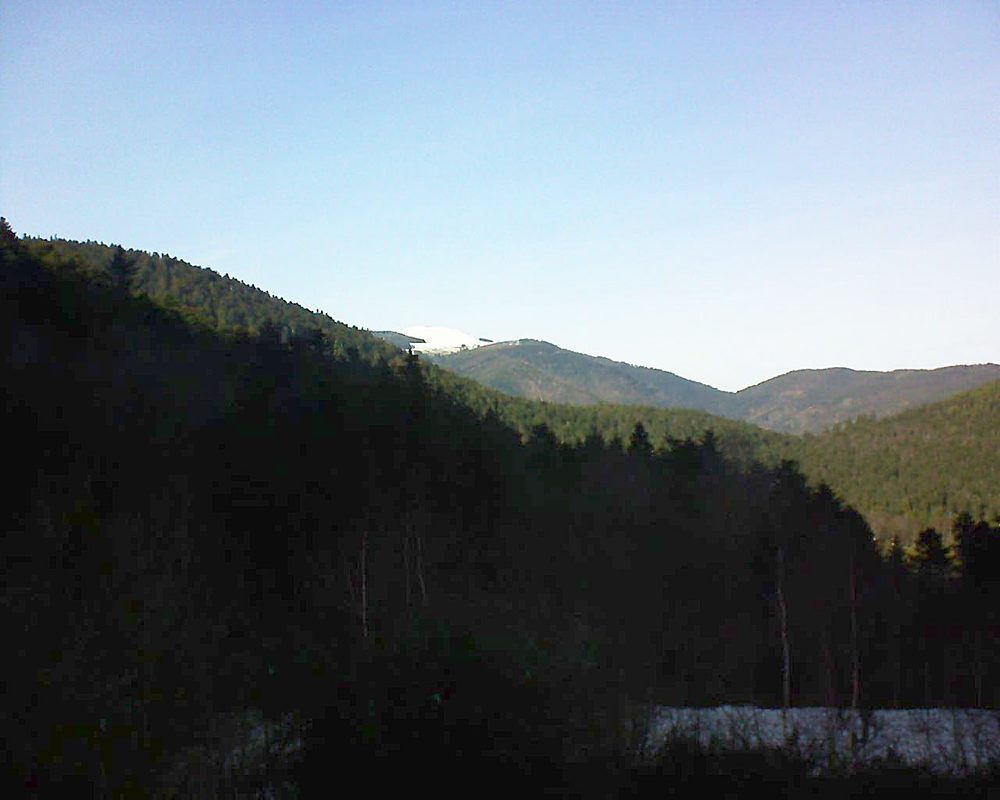 Le petit ballon vu depuis le Domaine Langmatt à Murbach le 18.12.2018 à 14:15 Le petit ballon (Alsace, Vosges) le 18.12.2018 à 14:15