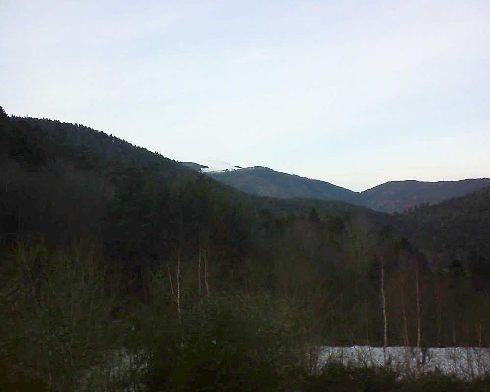 Le petit ballon vu depuis le Domaine Langmatt à Murbach le 18.12.2018 à 15:45 Le petit ballon (Alsace, Vosges) le 18.12.2018 à 15:45
