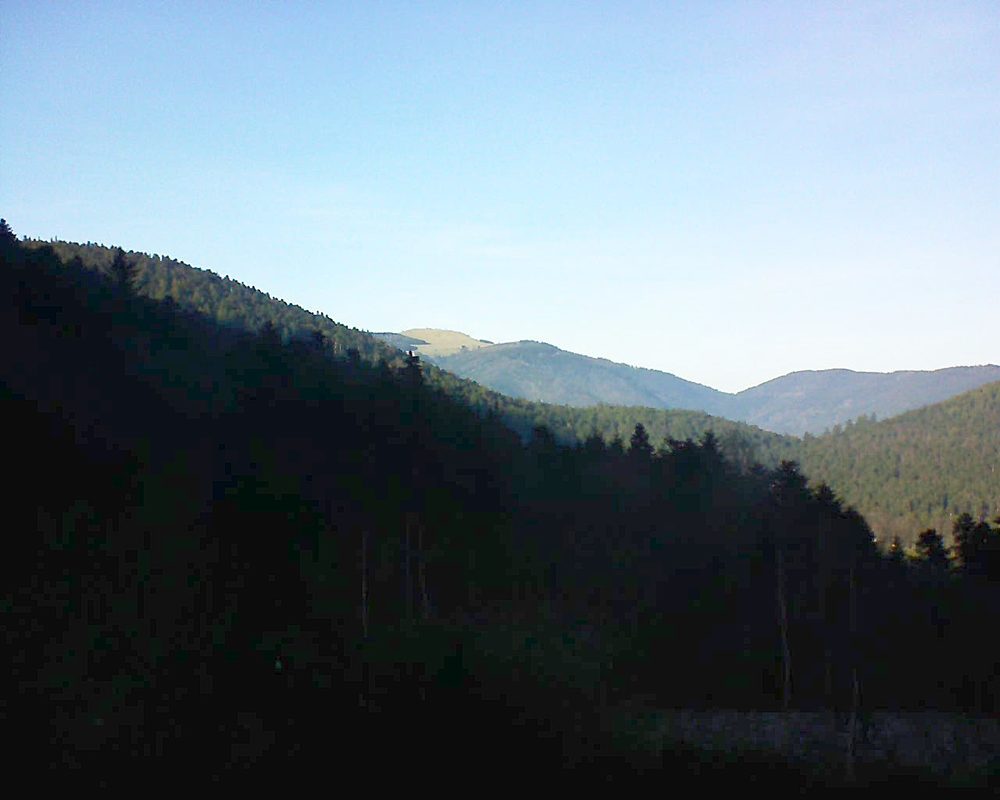 Le petit ballon vu depuis le Domaine Langmatt à Murbach le 25.12.2018 à 14:45 Le petit ballon (Alsace, Vosges) le 25.12.2018 à 14:45
