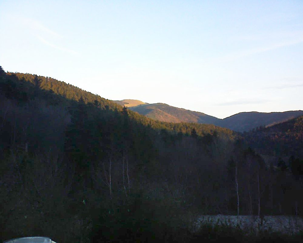 Le petit ballon vu depuis le Domaine Langmatt à Murbach le 27.12.2018 à 08:30 Le petit ballon (Alsace, Vosges) le 27.12.2018 à 08:30