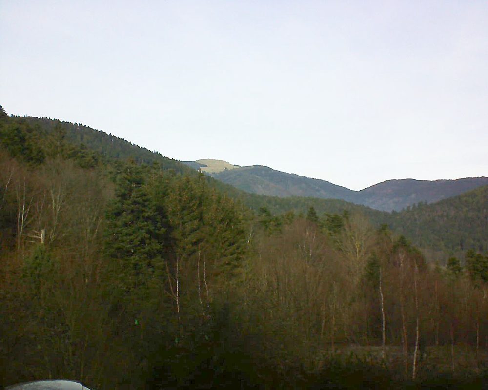 Le petit ballon vu depuis le Domaine Langmatt à Murbach le 27.12.2018 à 12:45 Le petit ballon (Alsace, Vosges) le 27.12.2018 à 12:45