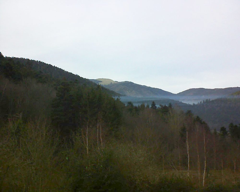 Le petit ballon vu depuis le Domaine Langmatt à Murbach le 27.12.2018 à 15:15 Le petit ballon (Alsace, Vosges) le 27.12.2018 à 15:15