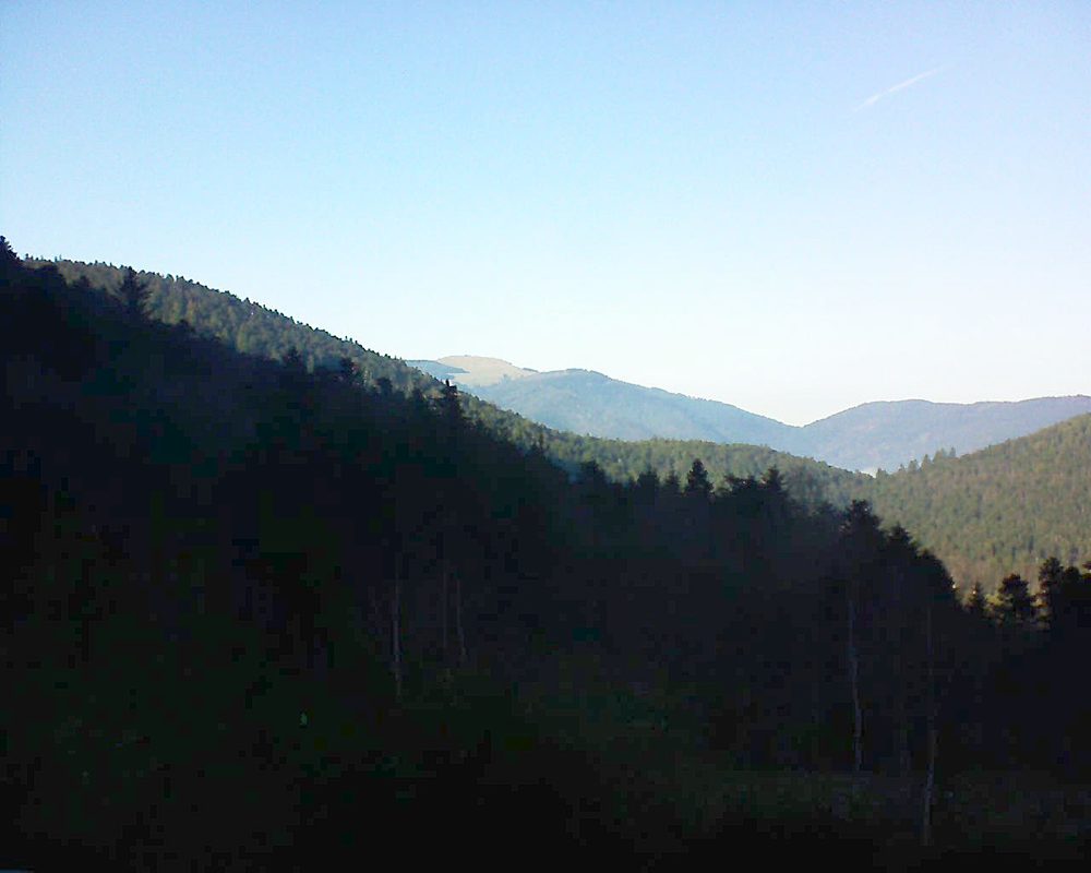 Le petit ballon vu depuis le Domaine Langmatt à Murbach le 28.12.2018 à 14:45 Le petit ballon (Alsace, Vosges) le 28.12.2018 à 14:45