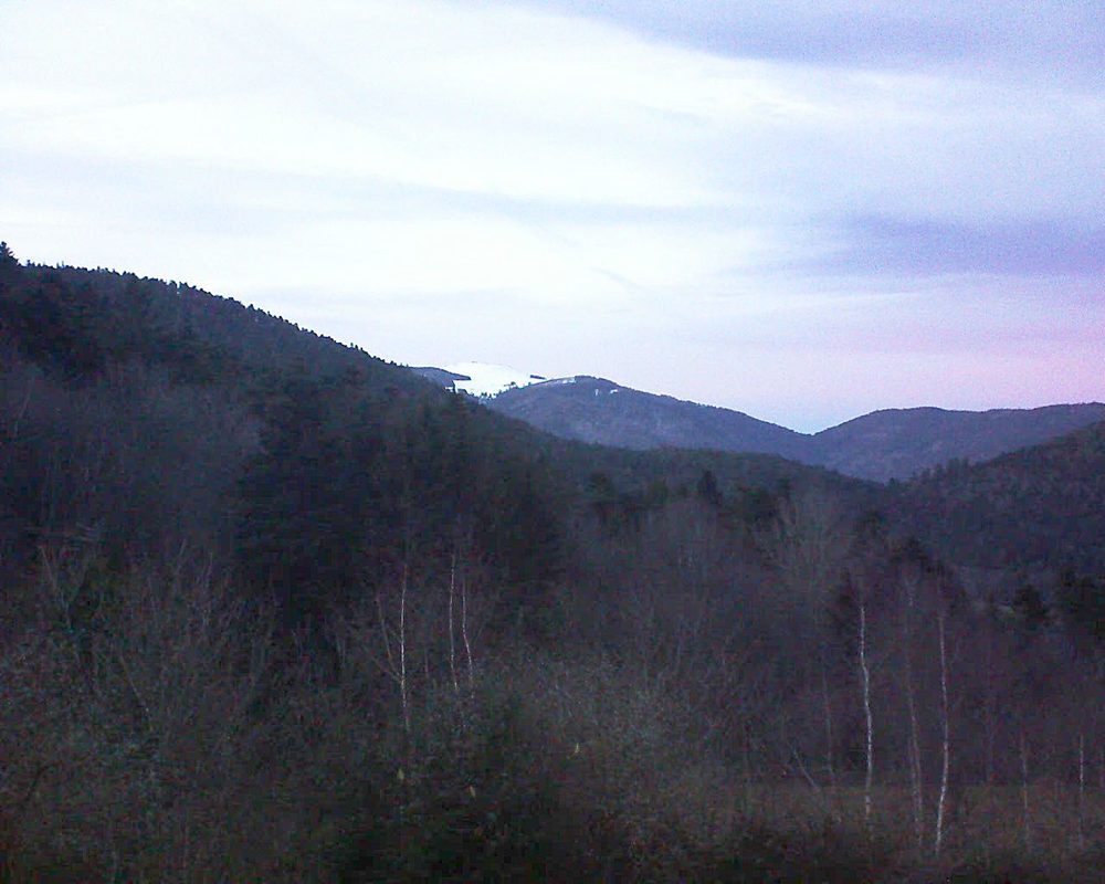 Le petit ballon vu depuis le Domaine Langmatt à Murbach le 16.01.2019 à 17:15 Le petit ballon (Alsace, Vosges) le 16.01.2019 à 17:15