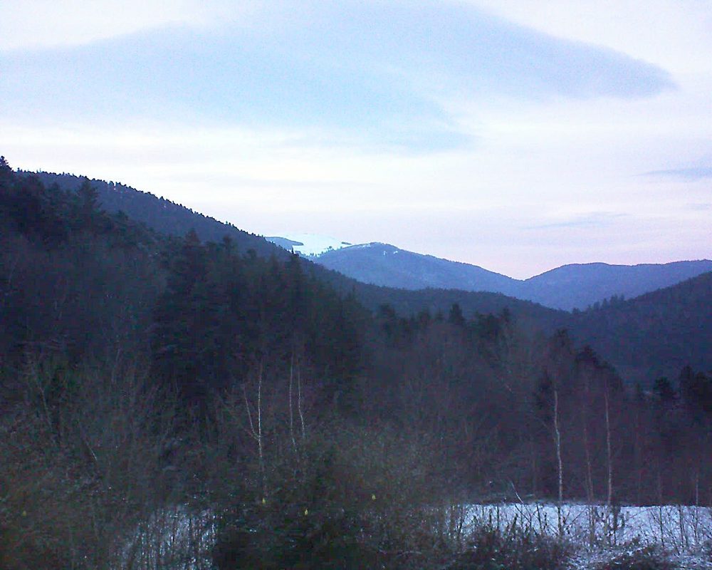 Le petit ballon vu depuis le Domaine Langmatt à Murbach le 18.01.2019 à 17:15 Le petit ballon (Alsace, Vosges) le 18.01.2019 à 17:15