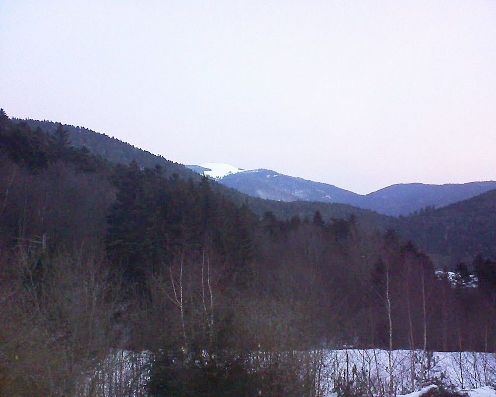 Le petit ballon vu depuis le Domaine Langmatt à Murbach le 04.02.2019 à 07:45 Le petit ballon (Alsace, Vosges) le 04.02.2019 à 07:45