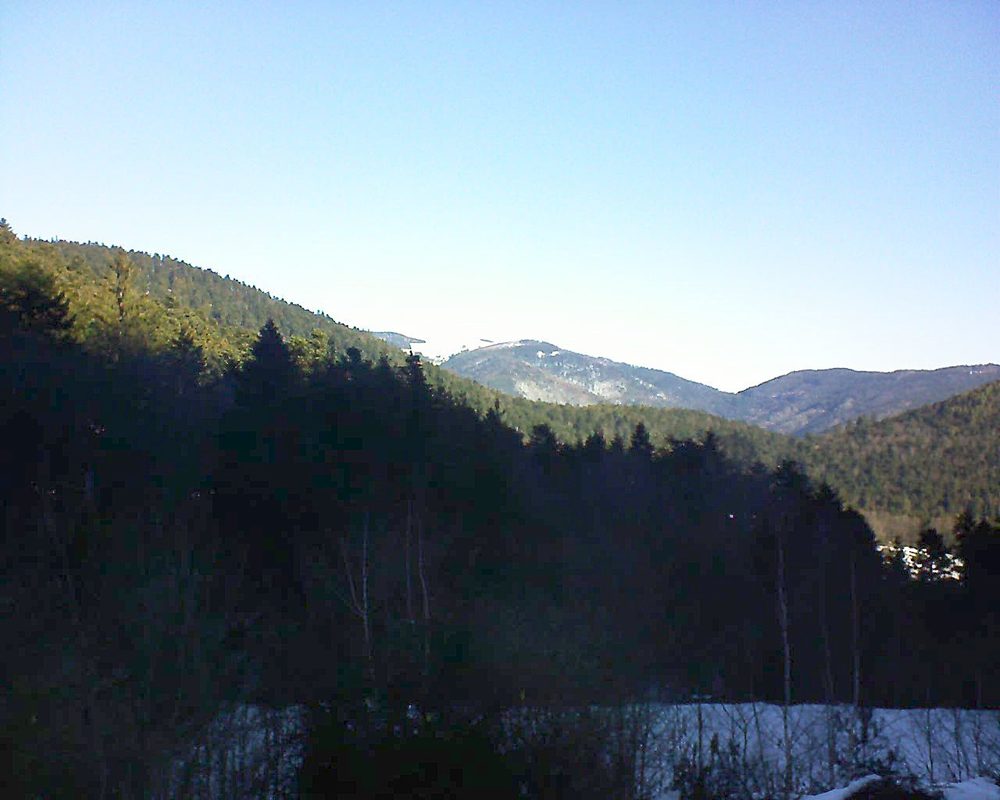 Le petit ballon vu depuis le Domaine Langmatt à Murbach le 05.02.2019 à 10:15 Le petit ballon (Alsace, Vosges) le 05.02.2019 à 10:15