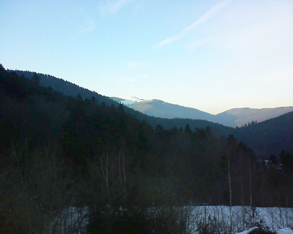 Le petit ballon vu depuis le Domaine Langmatt à Murbach le 05.02.2019 à 17:00 Le petit ballon (Alsace, Vosges) le 05.02.2019 à 17:00
