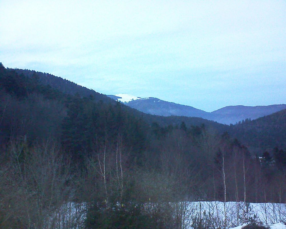 Le petit ballon vu depuis le Domaine Langmatt à Murbach le 06.02.2019 à 17:45 Le petit ballon (Alsace, Vosges) le 06.02.2019 à 17:45