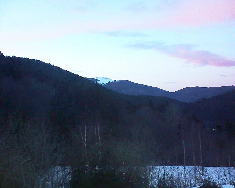 Le petit ballon vu depuis le Domaine Langmatt à Murbach le 07.02.2019 à 17:45 Le petit ballon (Alsace, Vosges) le 07.02.2019 à 17:45