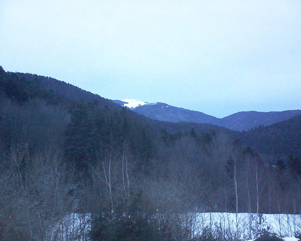 Le petit ballon vu depuis le Domaine Langmatt à Murbach le 08.02.2019 à 17:45 Le petit ballon (Alsace, Vosges) le 08.02.2019 à 17:45