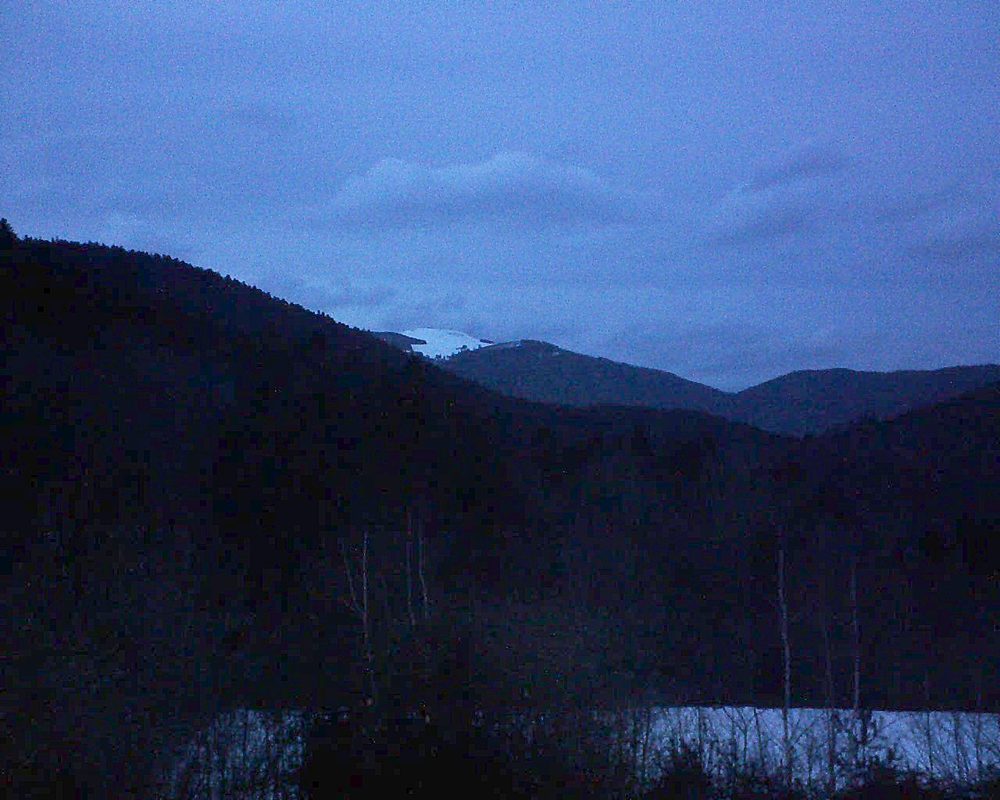Le petit ballon vu depuis le Domaine Langmatt à Murbach le 09.02.2019 à 18:00 Le petit ballon (Alsace, Vosges) le 09.02.2019 à 18:00