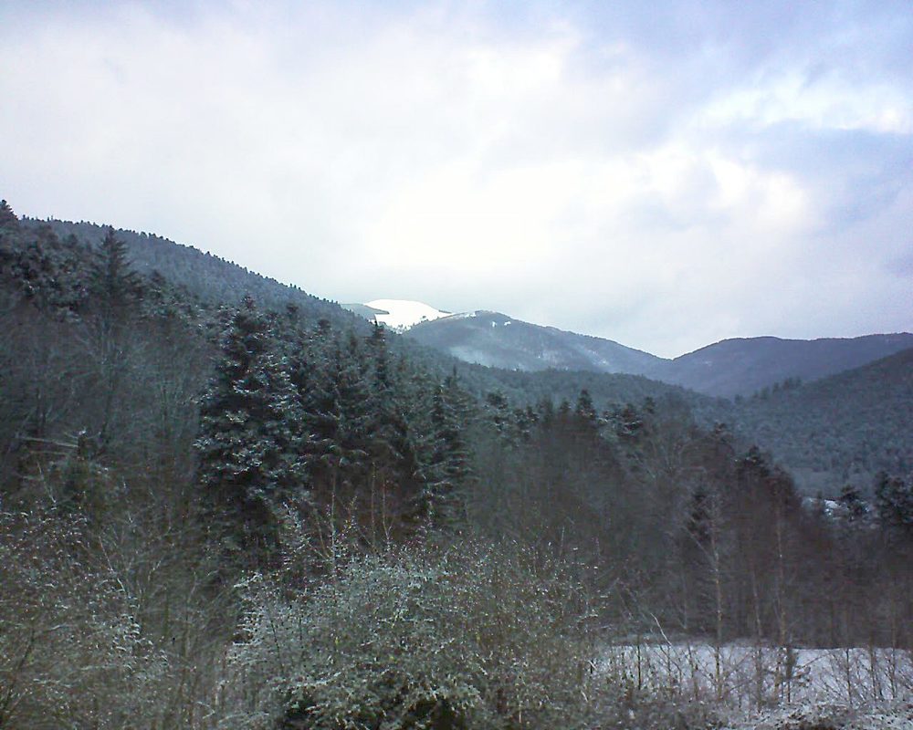 Le petit ballon vu depuis le Domaine Langmatt à Murbach le 11.02.2019 à 09:00 Le petit ballon (Alsace, Vosges) le 11.02.2019 à 09:00