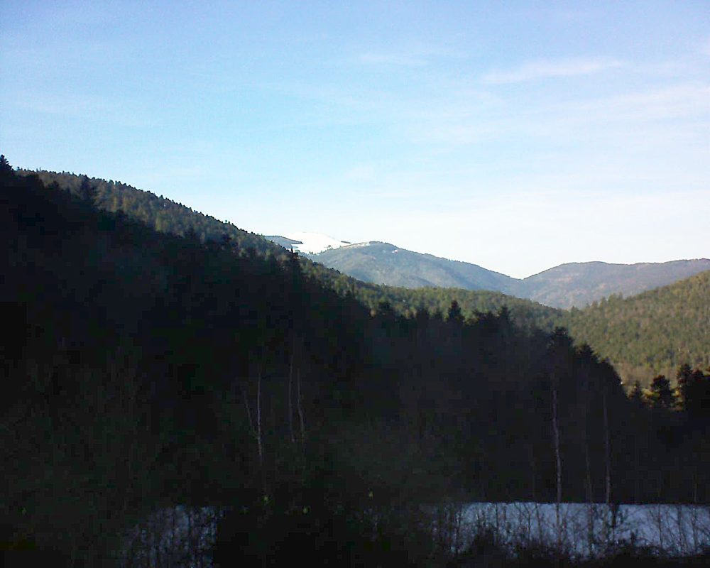 Le petit ballon vu depuis le Domaine Langmatt à Murbach le 13.02.2019 à 15:45 Le petit ballon (Alsace, Vosges) le 13.02.2019 à 15:45