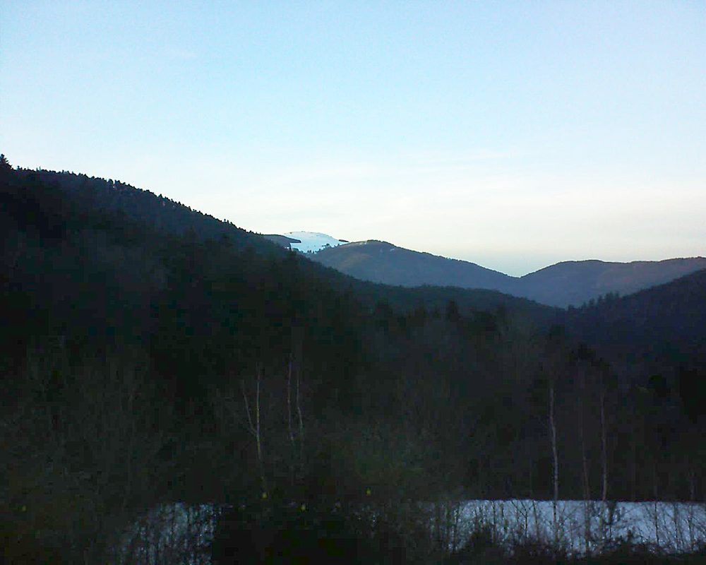 Le petit ballon vu depuis le Domaine Langmatt à Murbach le 13.02.2019 à 17:30 Le petit ballon (Alsace, Vosges) le 13.02.2019 à 17:30