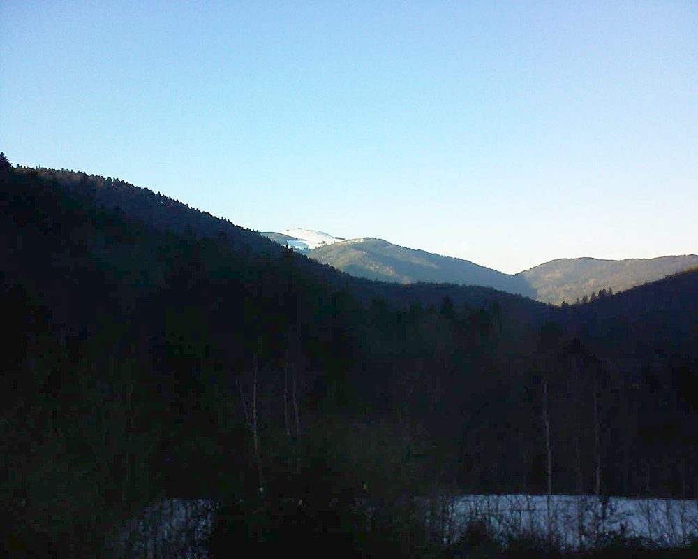 Le petit ballon vu depuis le Domaine Langmatt à Murbach le 14.02.2019 à 16:45 Le petit ballon (Alsace, Vosges) le 14.02.2019 à 16:45