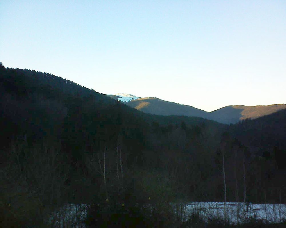 Le petit ballon vu depuis le Domaine Langmatt à Murbach le 15.02.2019 à 17:30 Le petit ballon (Alsace, Vosges) le 15.02.2019 à 17:30