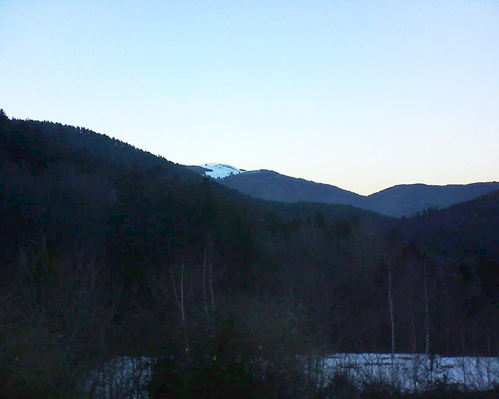 Le petit ballon vu depuis le Domaine Langmatt à Murbach le 15.02.2019 à 17:45 Le petit ballon (Alsace, Vosges) le 15.02.2019 à 17:45