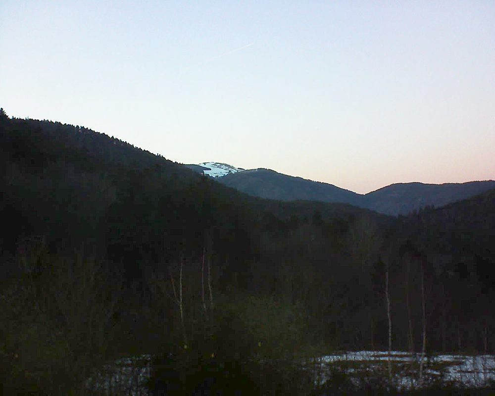 Le petit ballon vu depuis le Domaine Langmatt à Murbach le 17.02.2019 à 18:00 Le petit ballon (Alsace, Vosges) le 17.02.2019 à 18:00
