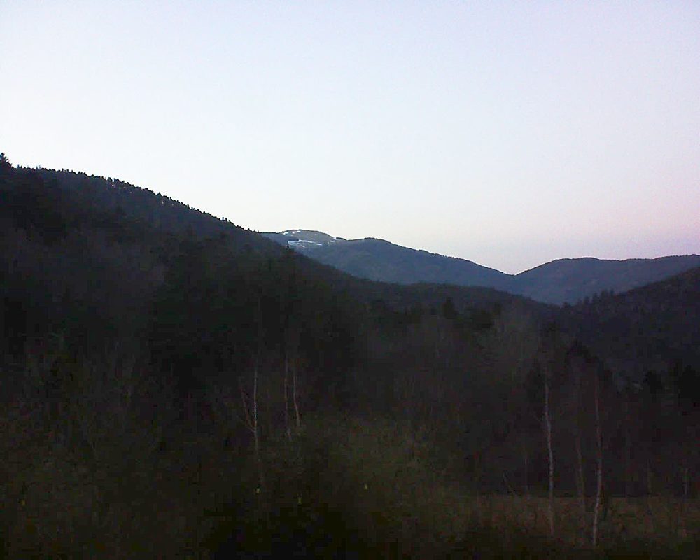 Le petit ballon vu depuis le Domaine Langmatt à Murbach le 24.02.2019 à 18:15 Le petit ballon (Alsace, Vosges) le 24.02.2019 à 18:15