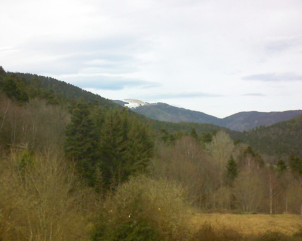 Le petit ballon vu depuis le Domaine Langmatt à Murbach le 06.03.2019 à 13:45 Le petit ballon (Alsace, Vosges) le 06.03.2019 à 13:45