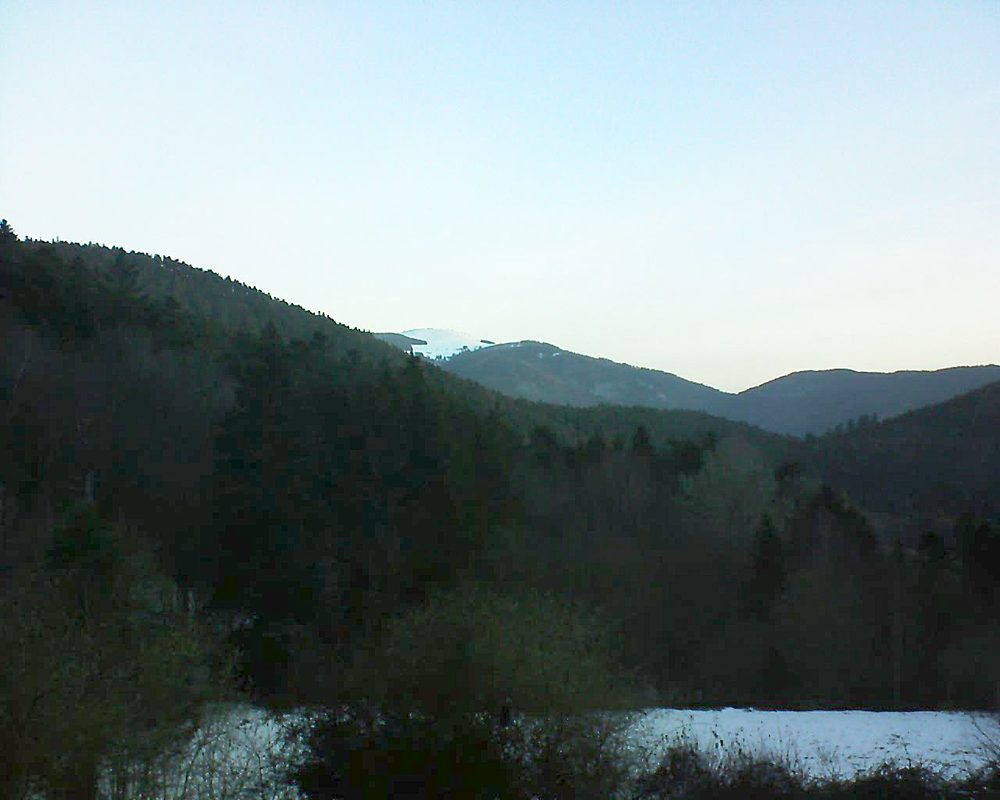 Le petit ballon vu depuis le Domaine Langmatt à Murbach le 12.03.2019 à 07:00 Le petit ballon (Alsace, Vosges) le 12.03.2019 à 07:00