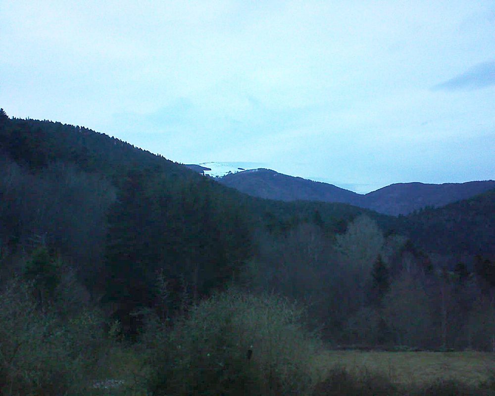 Le petit ballon vu depuis le Domaine Langmatt à Murbach le 12.03.2019 à 18:30 Le petit ballon (Alsace, Vosges) le 12.03.2019 à 18:30