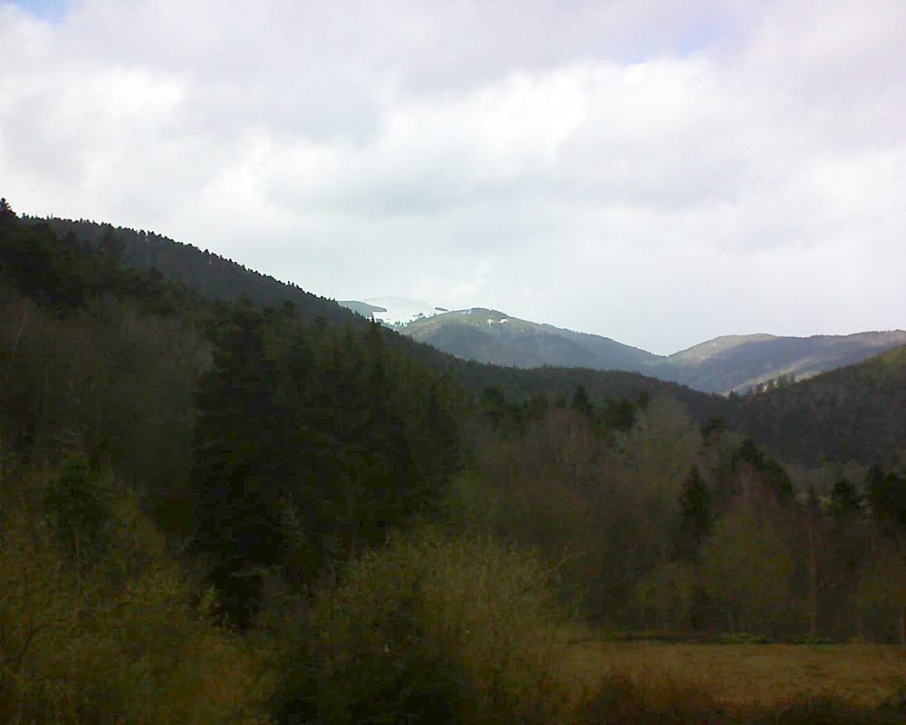Le petit ballon vu depuis le Domaine Langmatt à Murbach le 13.03.2019 à 13:45 Le petit ballon (Alsace, Vosges) le 13.03.2019 à 13:45