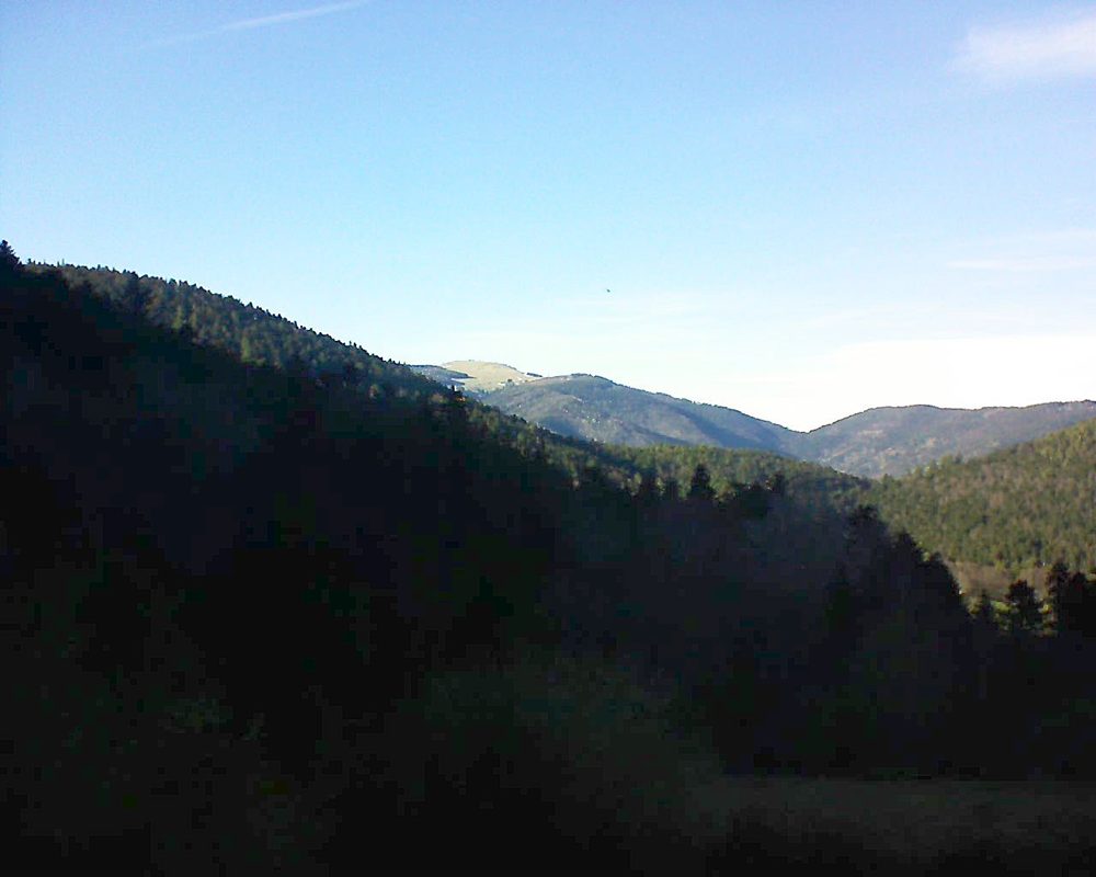 Le petit ballon vu depuis le Domaine Langmatt à Murbach le 16.03.2019 à 16:30 Le petit ballon (Alsace, Vosges) le 16.03.2019 à 16:30