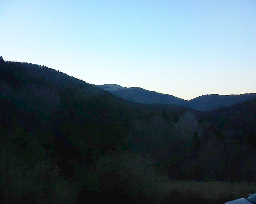 Le petit ballon vu depuis le Domaine Langmatt à Murbach le 16.03.2019 à 18:30 Le petit ballon (Alsace, Vosges) le 16.03.2019 à 18:30