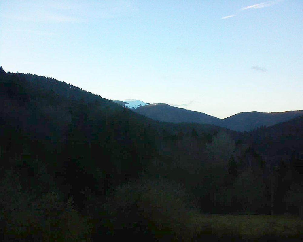 Le petit ballon vu depuis le Domaine Langmatt à Murbach le 18.03.2019 à 18:15 Le petit ballon (Alsace, Vosges) le 18.03.2019 à 18:15