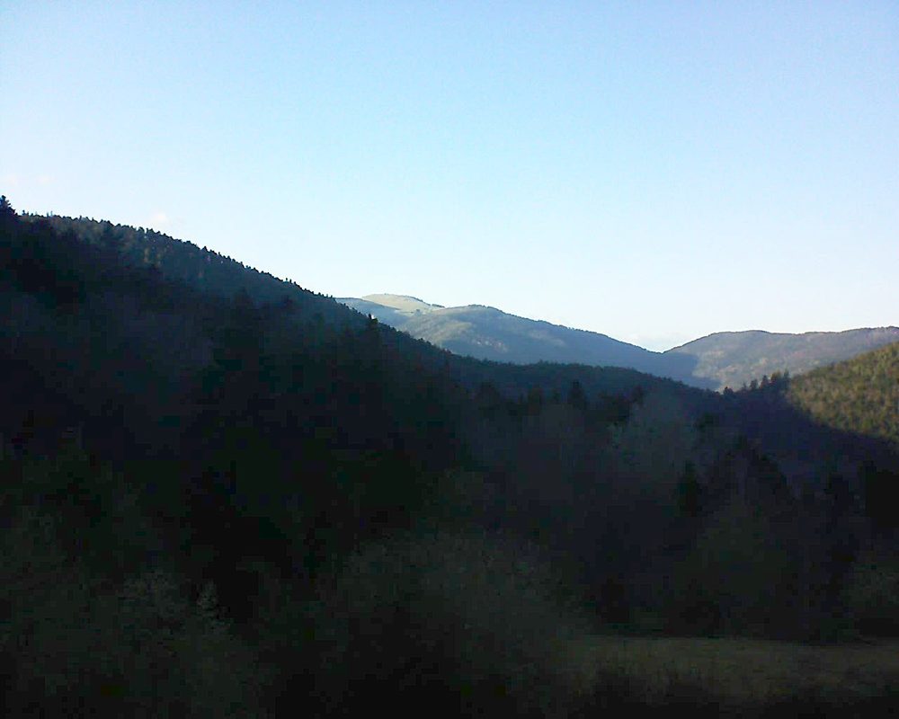 Le petit ballon vu depuis le Domaine Langmatt à Murbach le 25.03.2019 à 17:30 Le petit ballon (Alsace, Vosges) le 25.03.2019 à 17:30